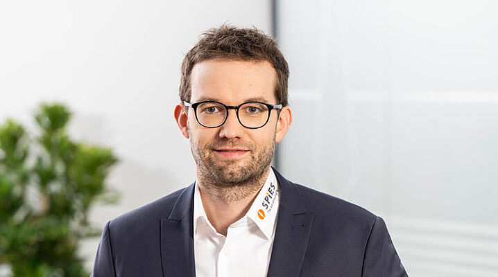 The picture shows the key account manager Tobias Melcher.